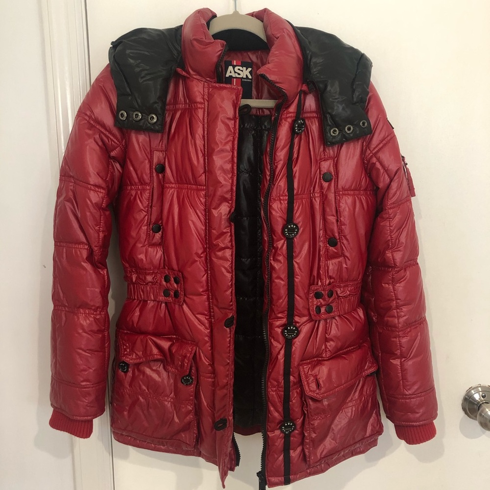 Ask Enquired red puffer coat with hood